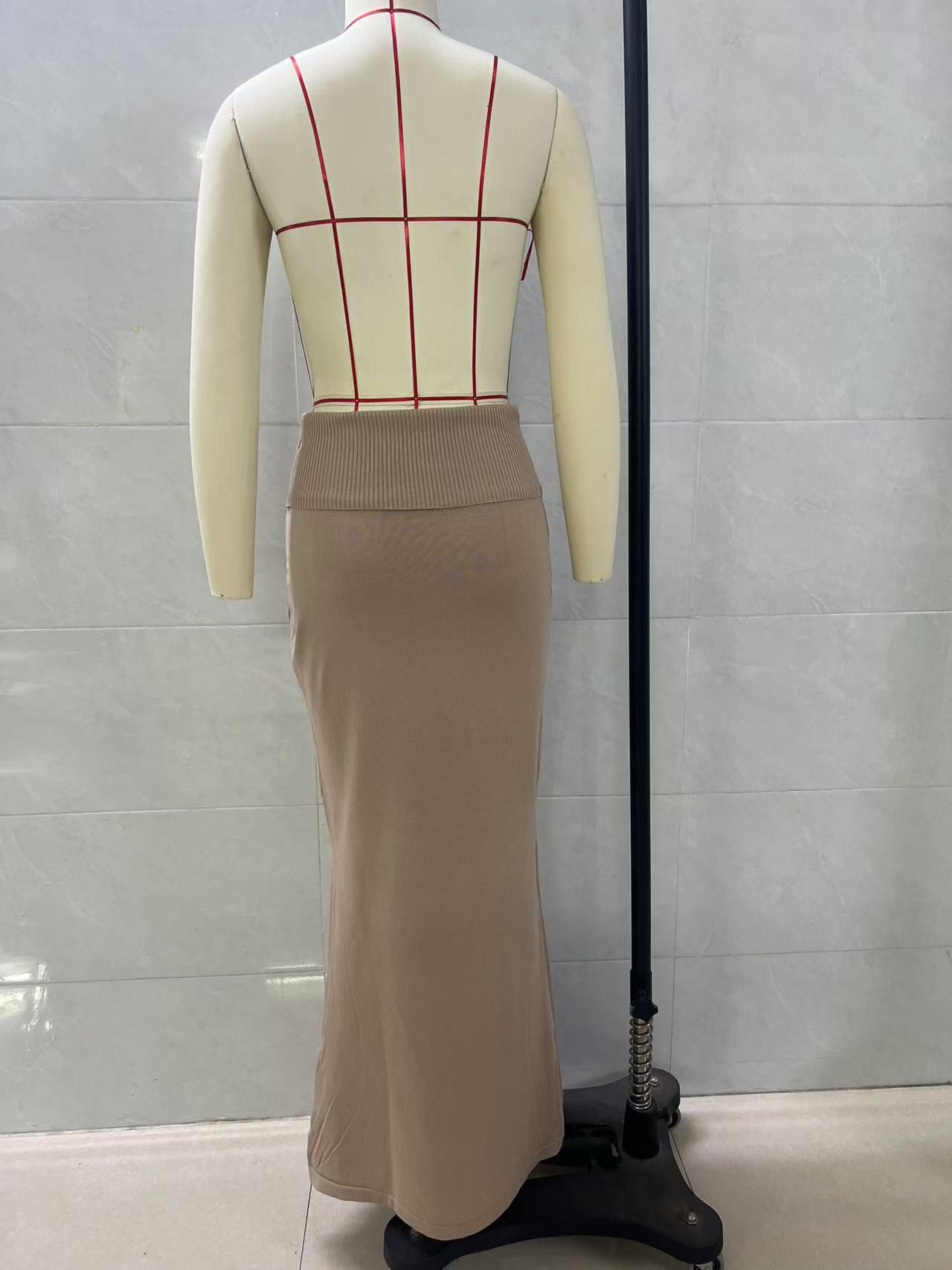 Knitted high-waisted skirt