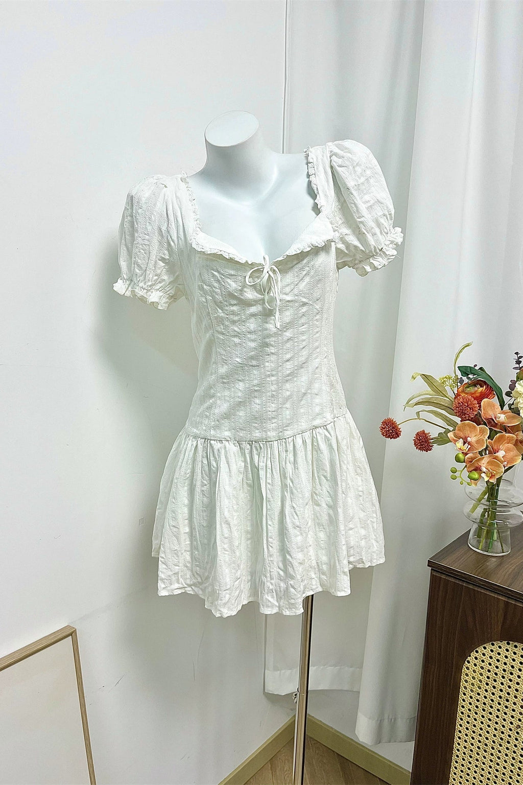 white embroidery puff sleeve waist mini dress