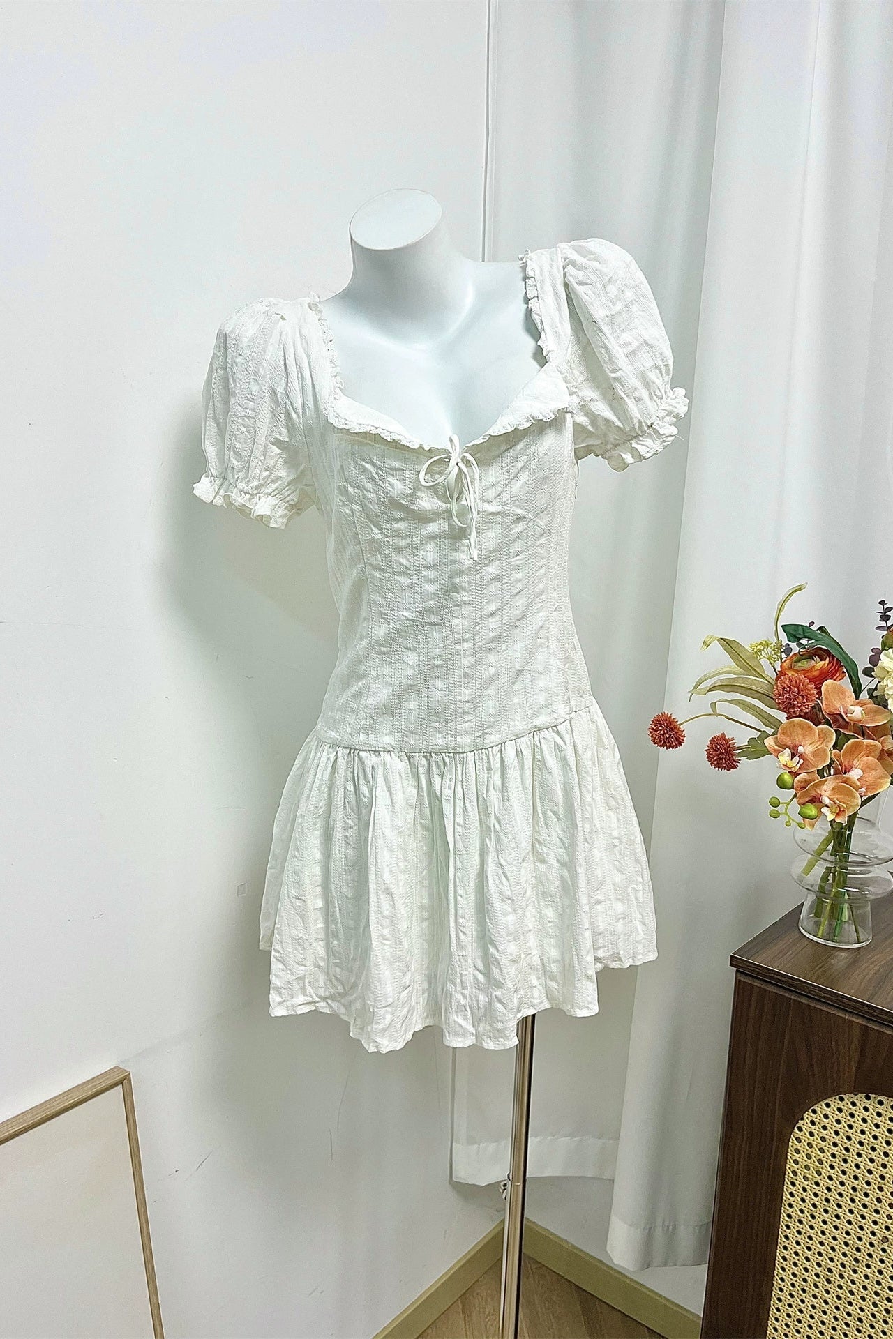 white embroidery puff sleeve waist mini dress