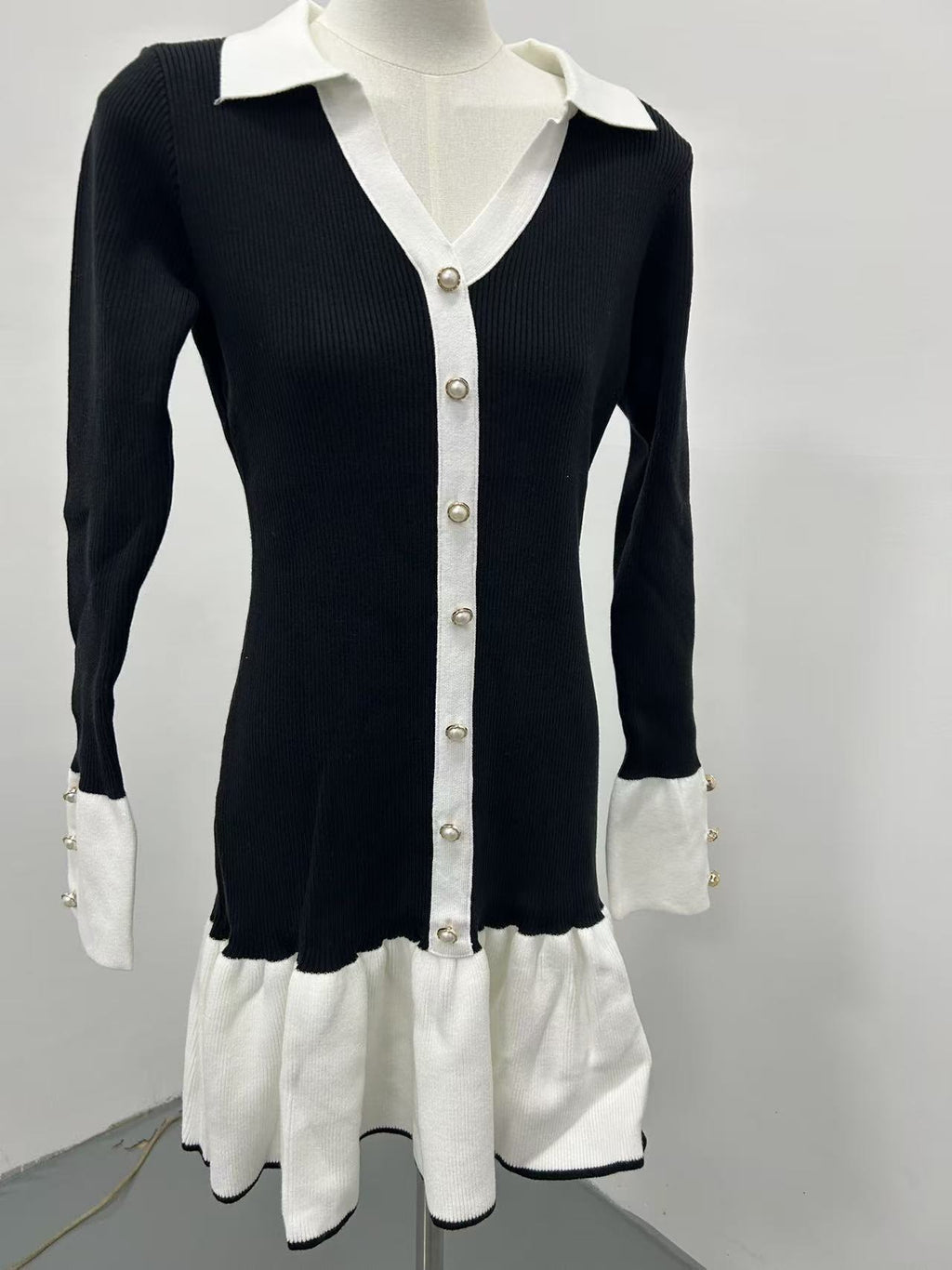 Black and white long-sleeved knitted ruffled mini dress