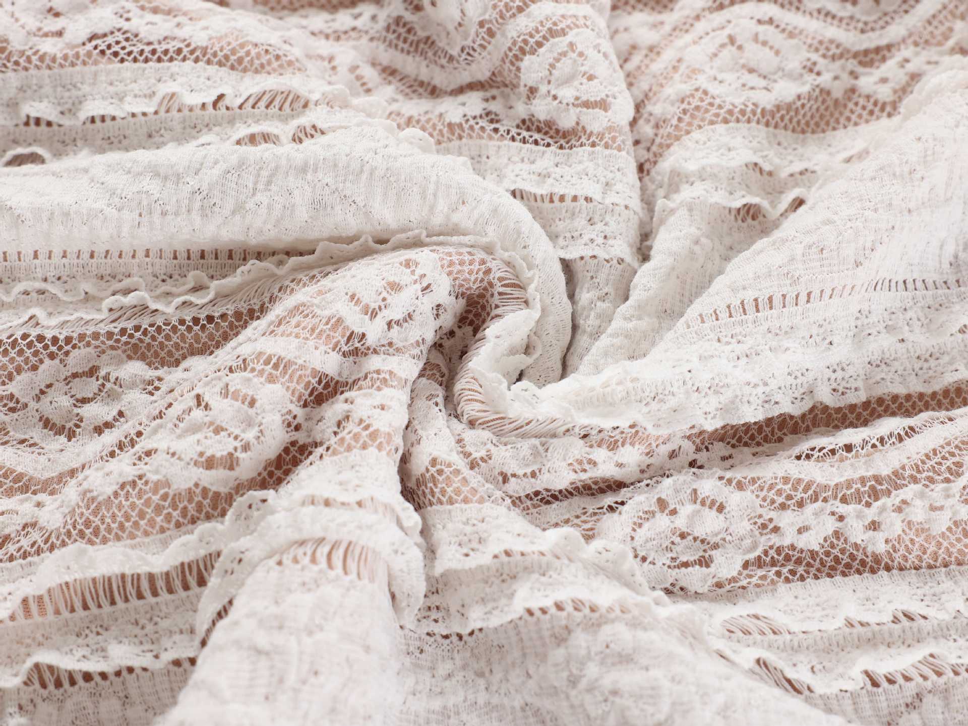 beverly Spaghetti strap lace off-shoulder dress